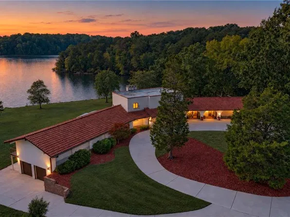 1900 La Vista Dr, High Point, NC 27265
