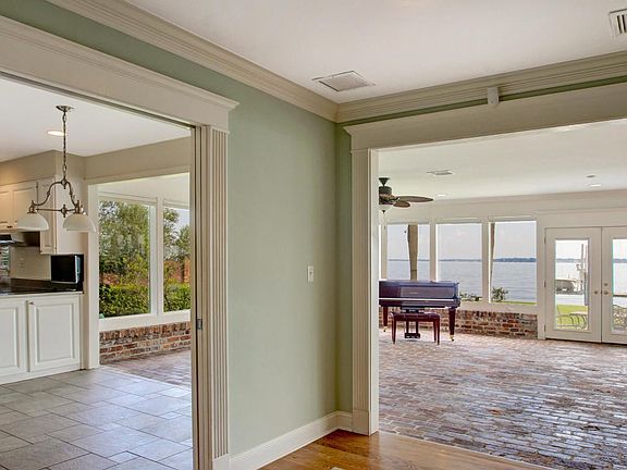 Wide gallery