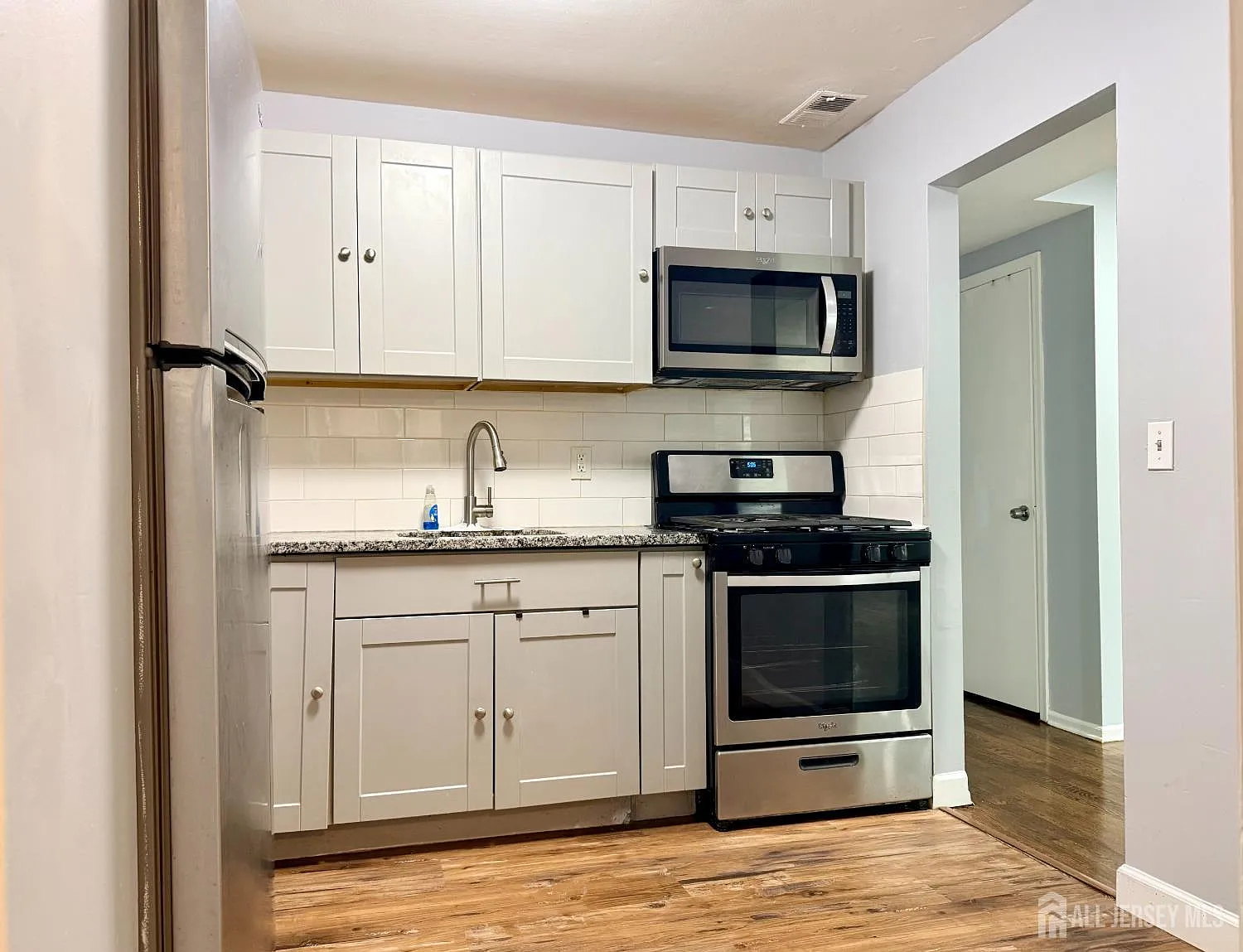2 bed, 1.0 bath, 702 sqft, $2,150 — Photo 1