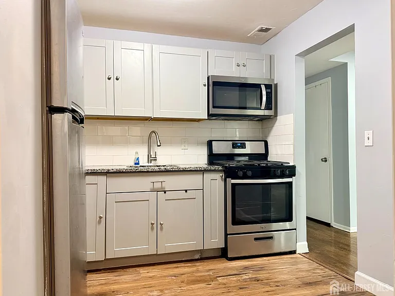 128 College Dr — Photo 1