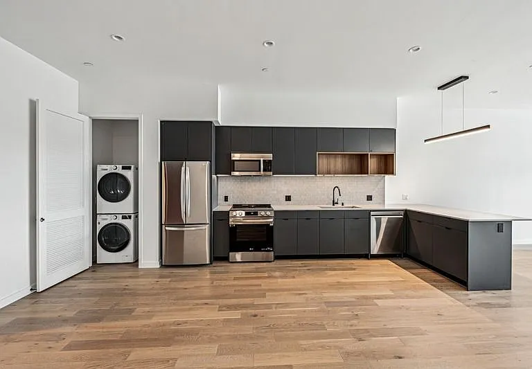 701 Hudson — Photo 2