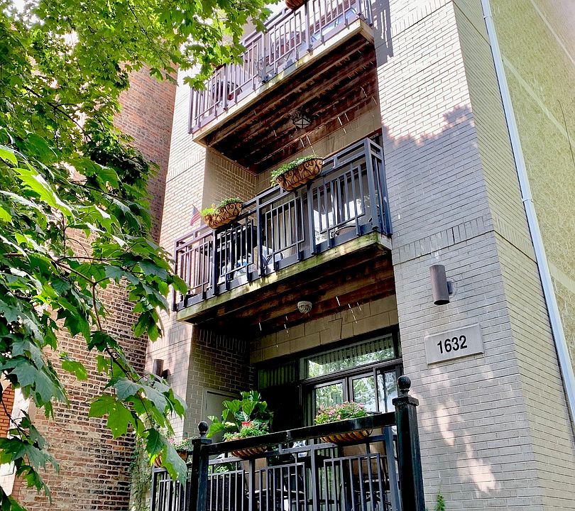 1st image of 1632 N Oakley Ave #2