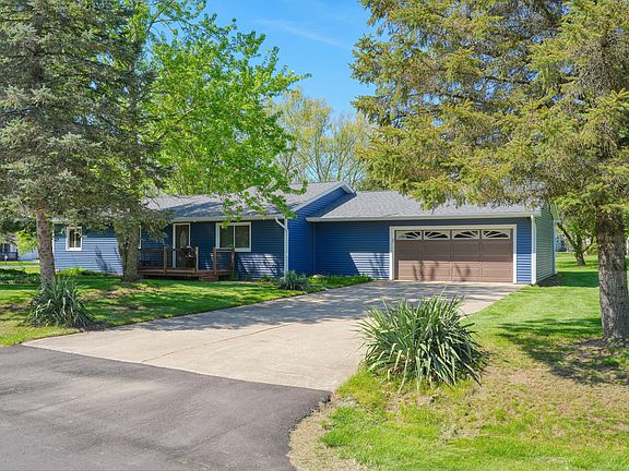 2nd image of 124 Carlysle Dr