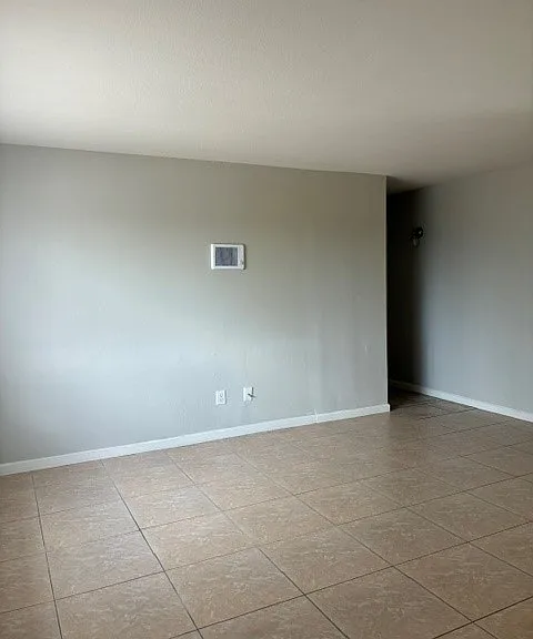 2607 44th St #3 — Photo 3