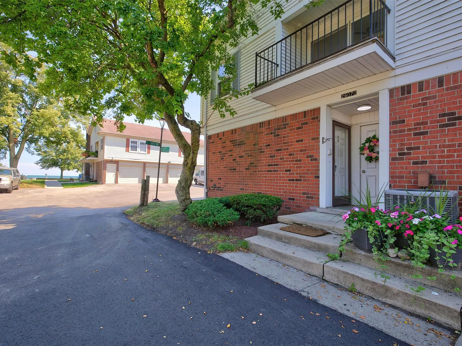 2 bed, 1.0 bath, 1000 sqft, $1,400 — Photo 3
