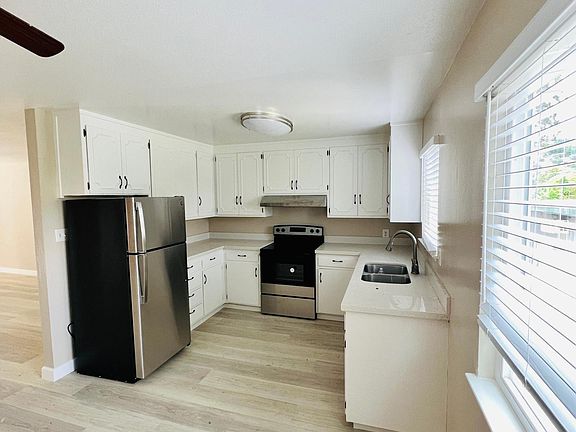 4th image of 811 Brown St #J