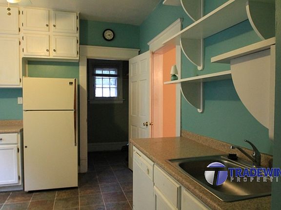 4th image of 1290 Hewitt Ave