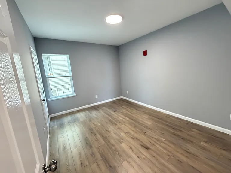 635-639 Elm St #2 — Photo 6