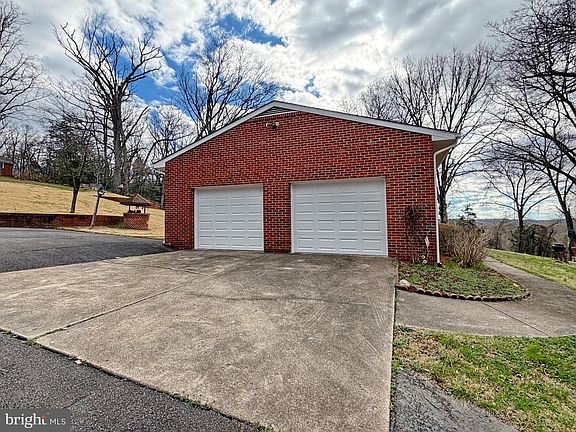 2nd image of 10714 Livingston Rd