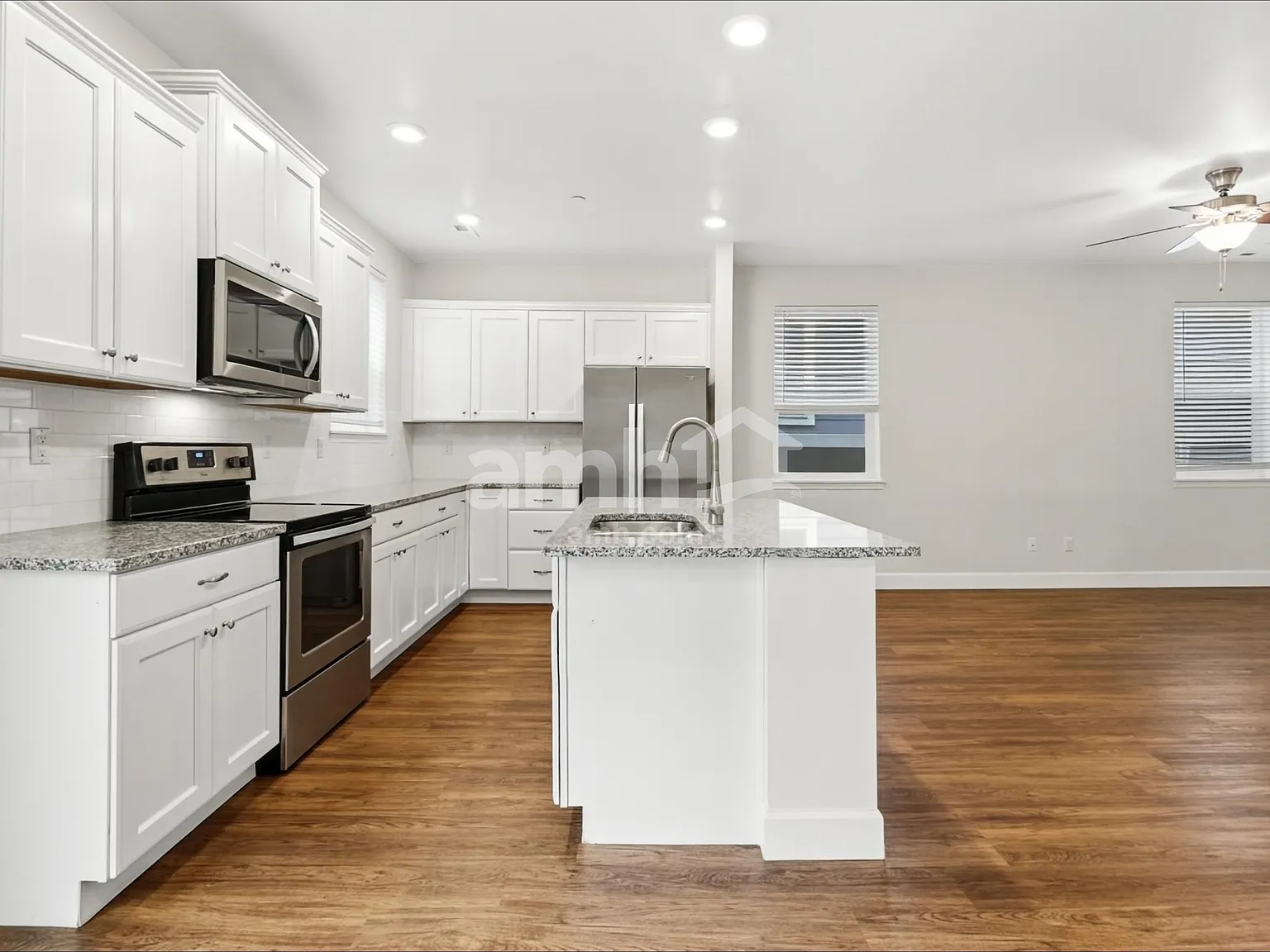 3 bed, 2.5 bath, 1839 sqft, $3,150 — Photo 3