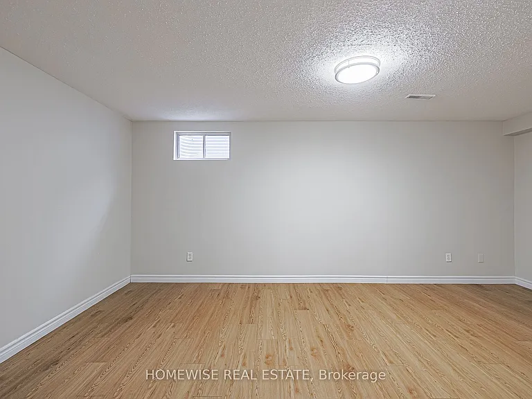 560 Waverly St N #25 — Photo 14