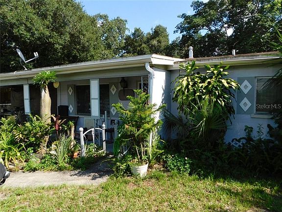 3rd image of 2715 Sunshine Dr N
