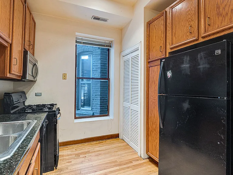 2622 N Wilton Ave — Photo 11