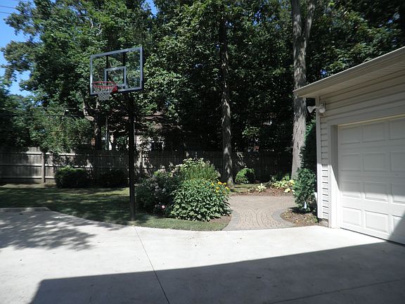 2nd image of 2028 Laurel Hill Dr