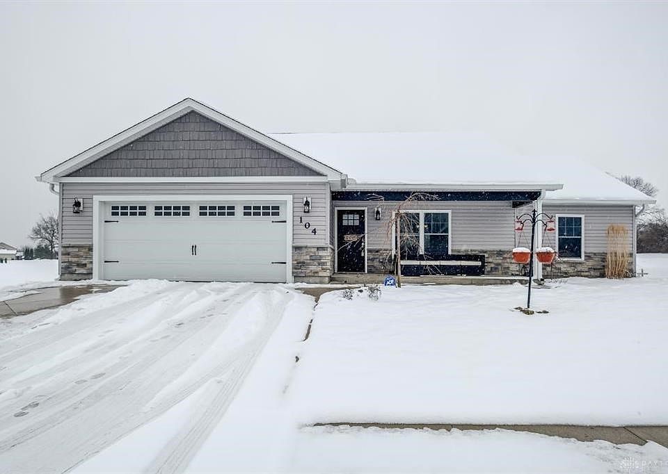 1st image of 104 Lake Side Trail