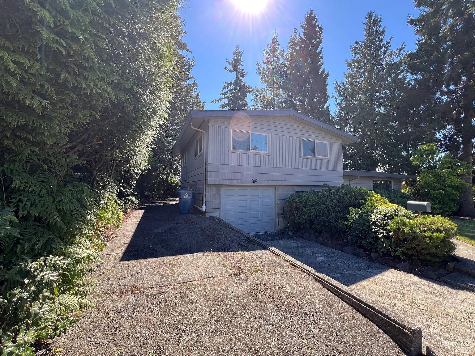 4 bed, 1.5 bath, 1700 sqft, $4,200 — Photo 4