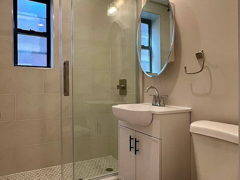 140-70 Ash Ave #403B — Photo 1