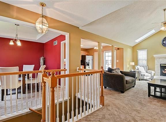 4th image of 303 E Bellevista Ct