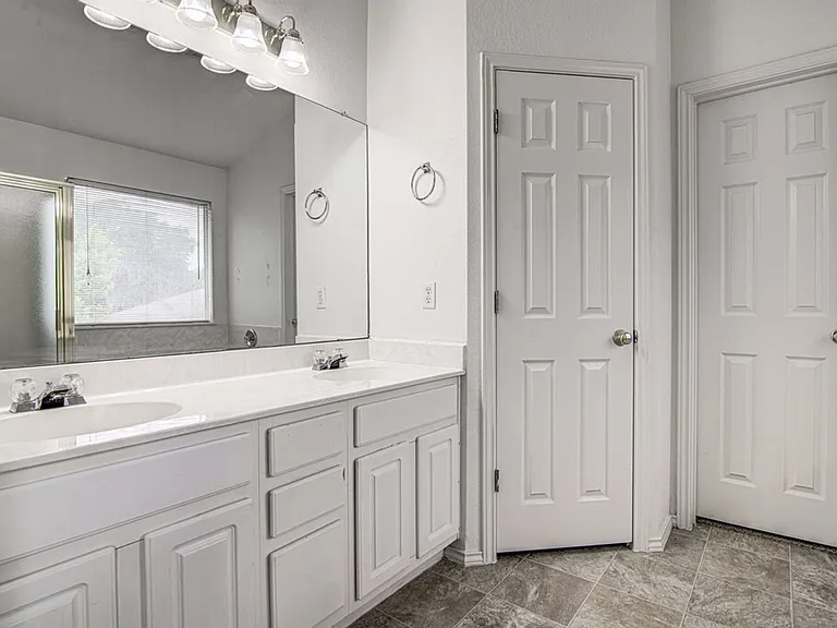 4300 Companeros Way — Photo 24