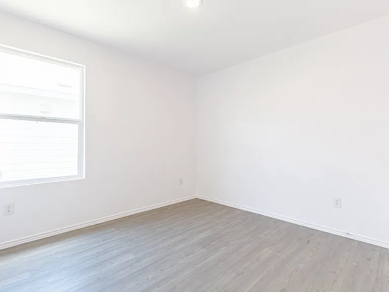 2807 Ruby Xing — Photo 16