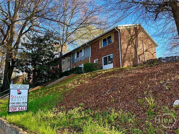 2nd image of 800 College Avenue