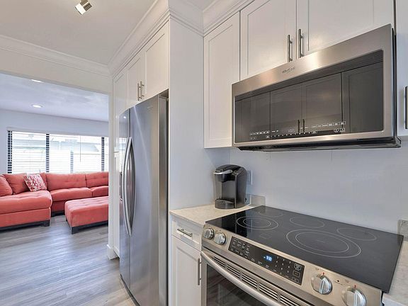 3rd image of 344 SE 4th Ave #W