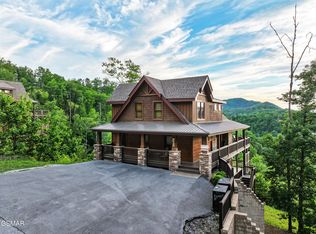 2344 Coopers Hawk Way, Sevierville, TN 37862