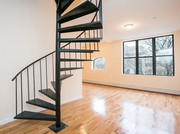 194 Vernon Avenue image 19 of 22