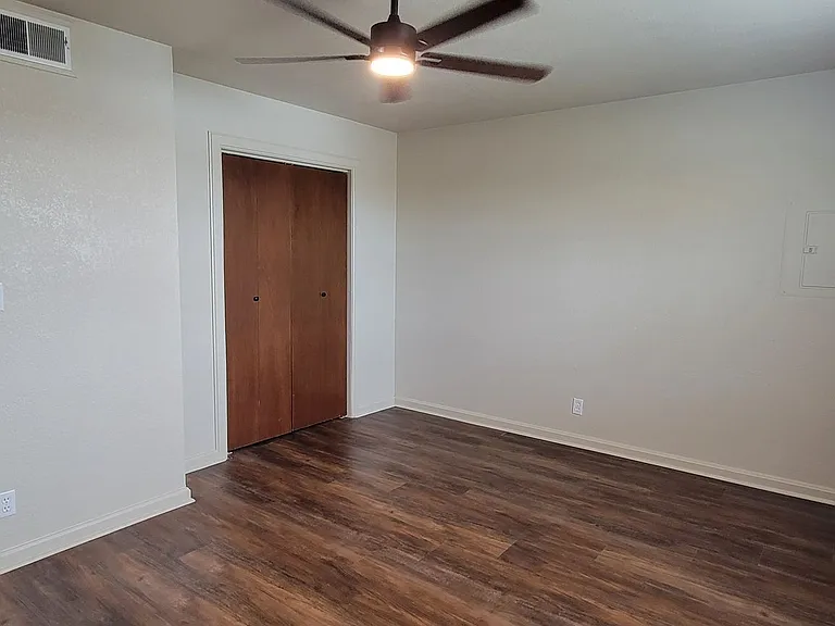 800-804 Laurelwood Dr — Photo 14
