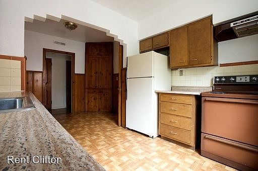 2nd image of 872 Clifton Crest Ter