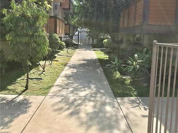 2nd image of 5550 Sylmar Ave APT 2