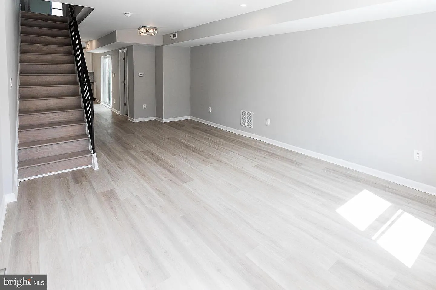 2 bed, 2.5 bath, 828 sqft, $2,250 — Photo 2