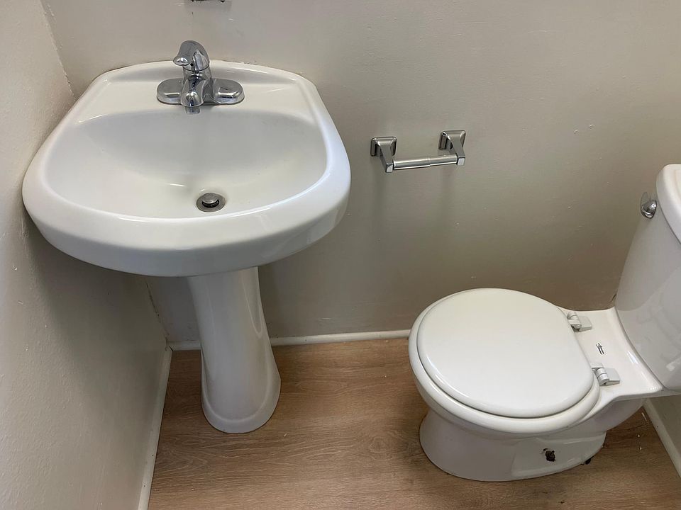 Bathroom Pedestal Sink