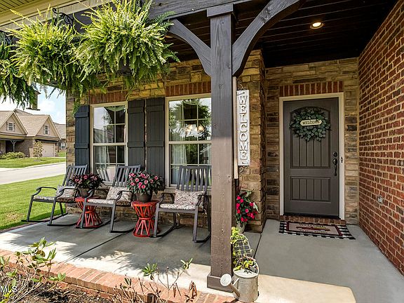 2nd image of 160 Chalmette Way