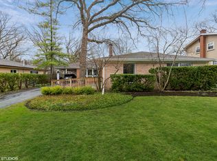 461 Rockland Ave, Lake Bluff, IL 60044