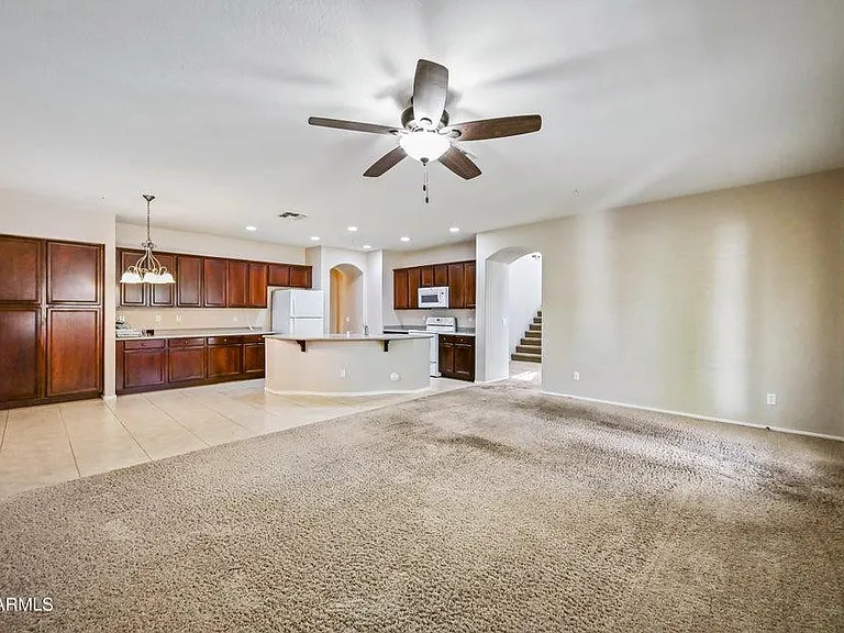 7102 W Katharine Way — Photo 4