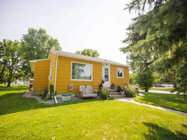 511 W 11th St, Morris, MN 56267