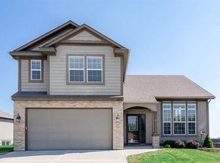 813 168th St, Basehor, KS 66007