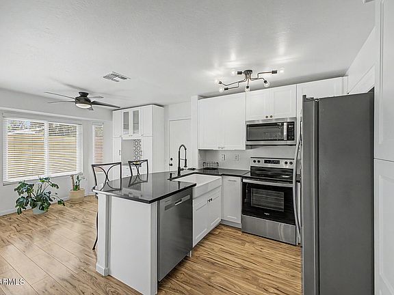 2nd image of 1405 E GAIL Drive