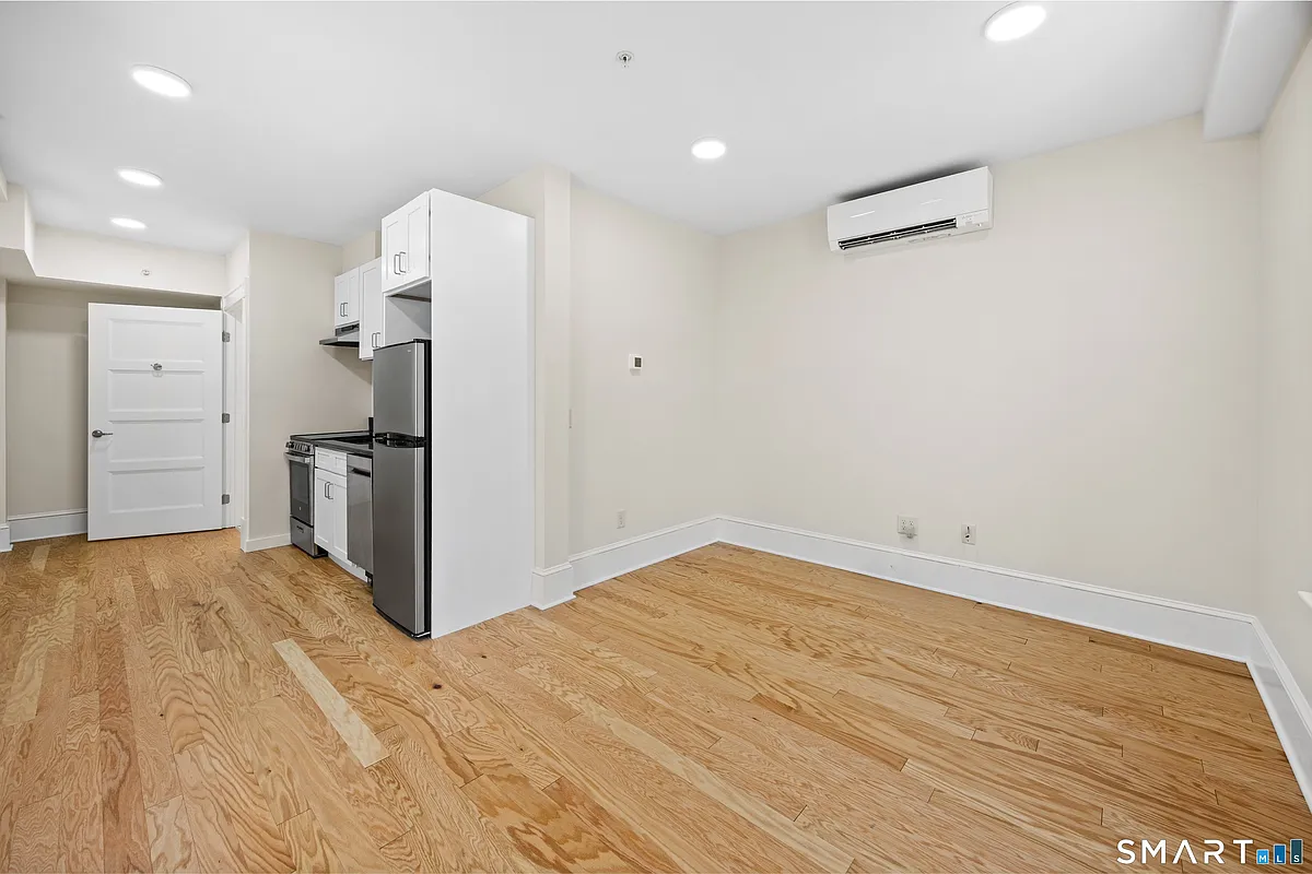 Building Photo - 529 Ann Uccello St #304