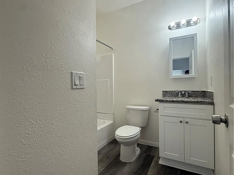 2001 Cedar Ave #13 — Photo 6