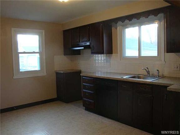 3rd image of 15 Saint Lucian Ct