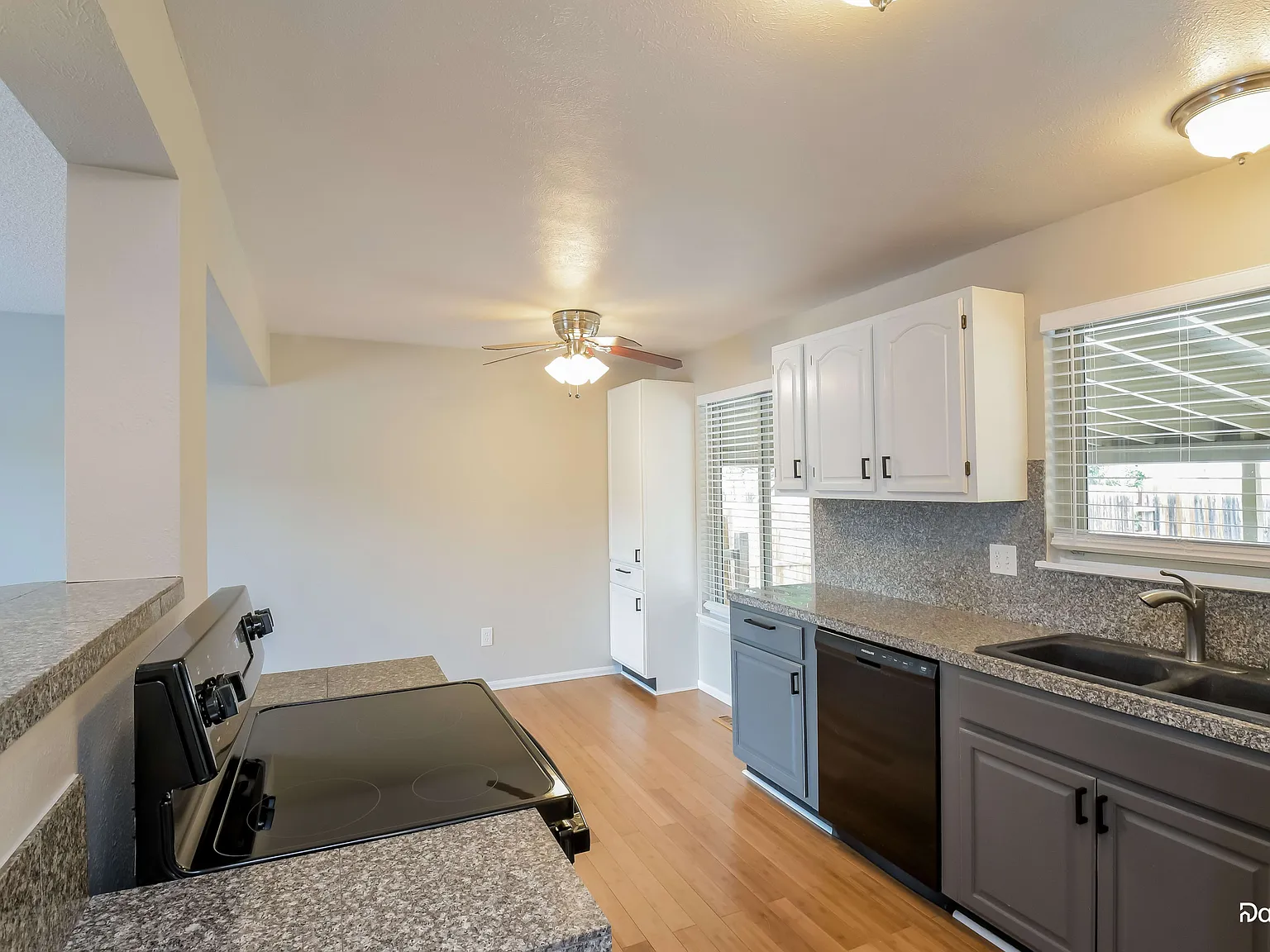 3 bed, 2.5 bath, 1550 sqft, $2,880 — Photo 3