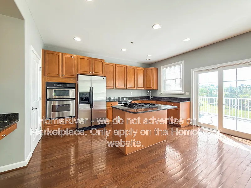 3 bed, 3.0 bath, 2875 sqft, $3,650 — Photo 3