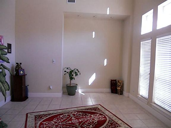 3rd image of 2613 Saratoga Dr