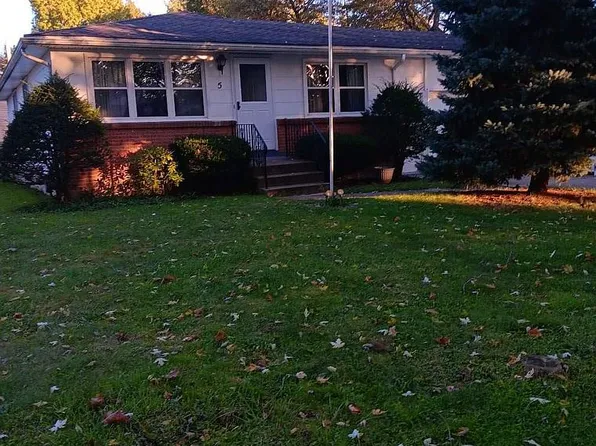 5 Gaspe Dr, Amherst, NY 14228