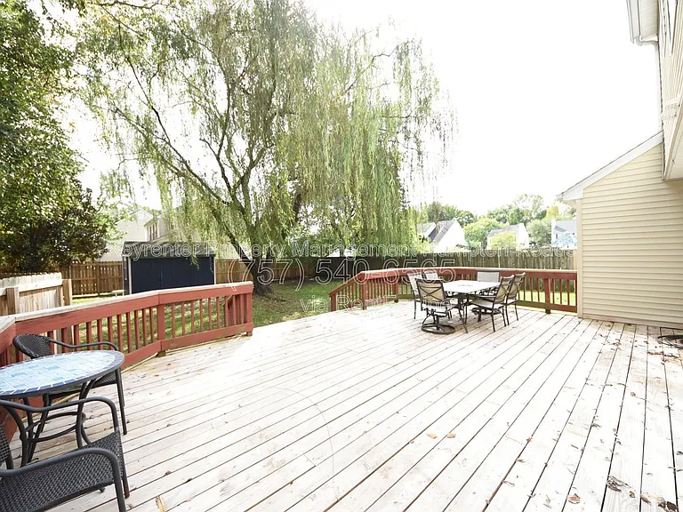 1549 River Creek Cres — Photo 41