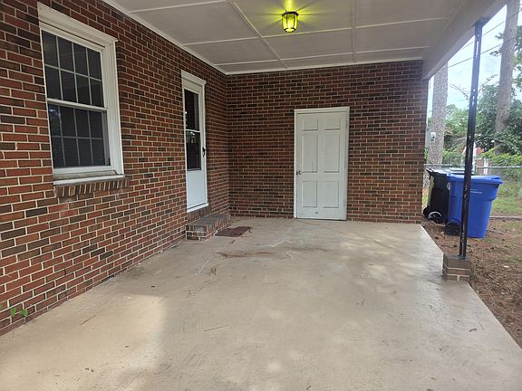 2nd image of 906 Orchard Dr