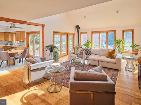 3054 Comfort Rd, New Hope, PA 18938