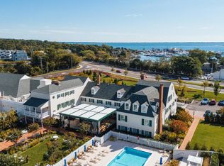 401 Canoe Place Cottage Hampton, Southampton, NY 11968